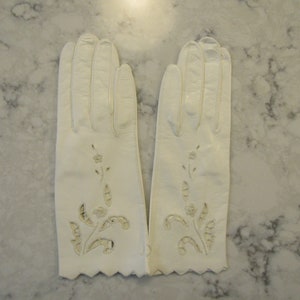 Vintage New NOS Dead Stock NWT's White Kid Leather Gloves with Lace Eyelet Cutouts---8.5" Bracelet Length---Size 7--Glove Auction #2055-0123