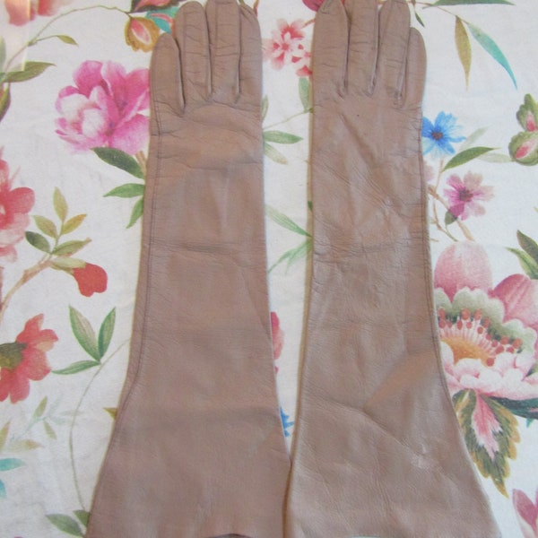 Vintage Fawn Brown Kid Gants----Pre-Owned---14"Longueur du coude----Taille 6 1/2---- Gants Vente aux enchères # 2196-0223--DNR