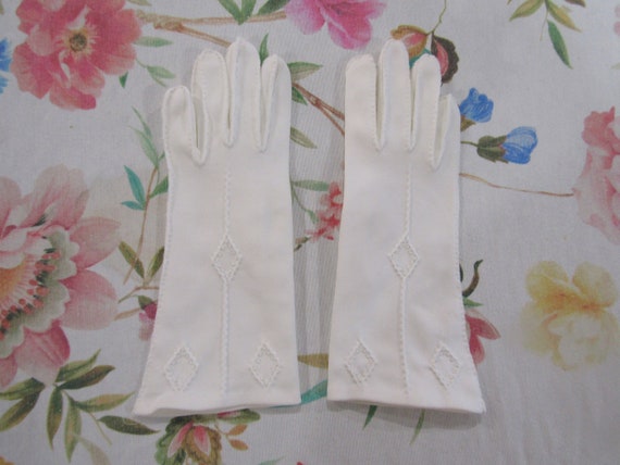 Vintage White Cotton Gauntlet Gloves with White S… - image 1