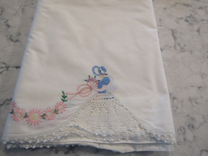 Vintage New- 2 Pillowcases--Dresser Runner--2 Doilies-Artfully Embroidered -SOUTHERN BELLE Matching Set Full Cotton Flat Sheet Never Used