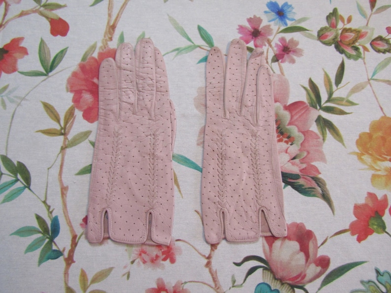 Pale Pink Kid Leather Gloves---8 long----Size 6 to 6 12 --Glove Auction #8596---0519 Vintage Unused?