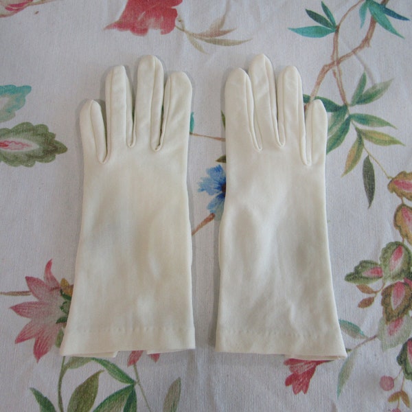 Vintage Kay Fuchs Cream White Stretch Nylon Evening Gloves----8" Bracelet Length-----Size 6--6 1/2-- 7-- Glove Auction #3211-----1123
