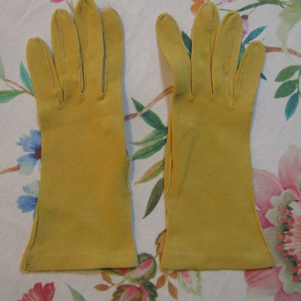 Vintage Mustard Gold Kid Suede Leather Gloves--Incredibly Soft--PRE-OWNED---9" Bracelet Length--Size 6--Glove Auction #2438-0223