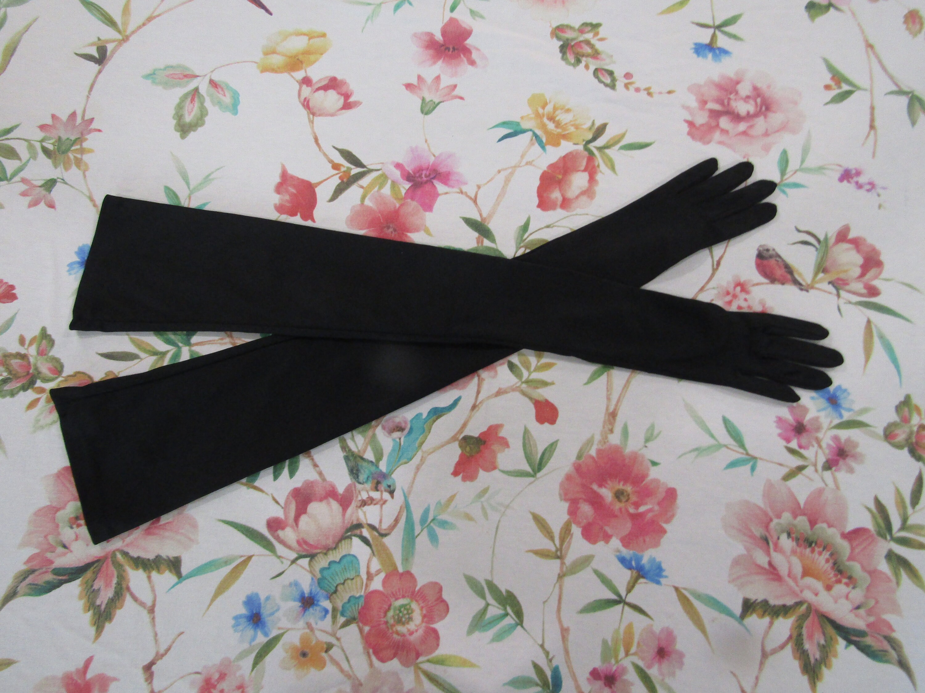 Luwint Guantes largos negros para mujer, guantes de moda de piel sintética  con decoración de lazo de mariposa para mujer, guantes largos de ópera