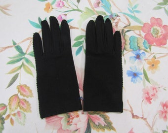 Luvas vintage novas, nunca usadas, em nylon elástico preto com strass ---- Comprimento do pulso de 19 cm ---- Tamanho 6 1/2 ---- Leilão de luvas nº 2950 --- 0523