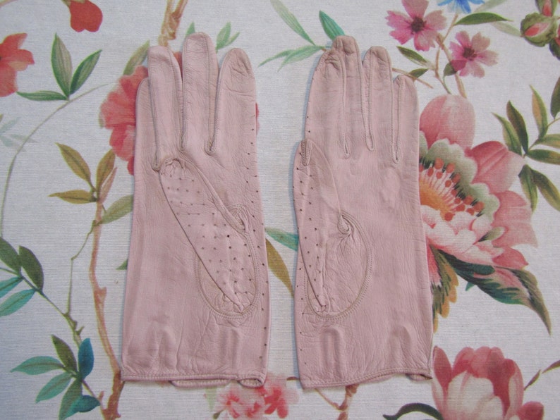 Pale Pink Kid Leather Gloves---8 long----Size 6 to 6 12 --Glove Auction #8596---0519 Vintage Unused?