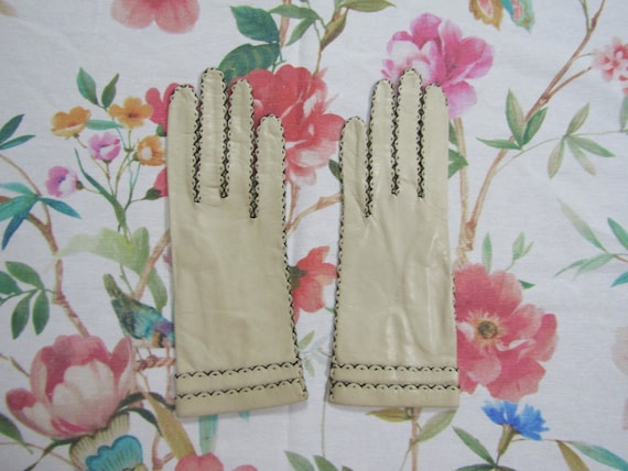 Vintage New NOS Dead Stock Beige Leather Gloves w… - image 1