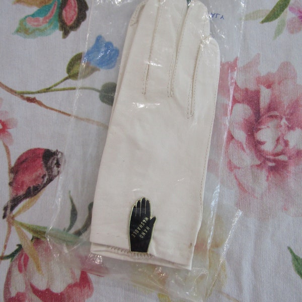Vintage New NOS Dead Stock White Italian Kid Leather Gloves---7.5" Wrist Length---"Hand Washable"---Size 6--Glove Auction #3364--0124