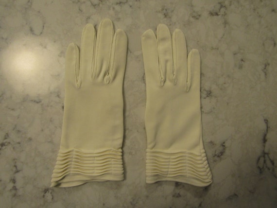 Vintage White Nylon Evening Gloves with Unique Pl… - image 1