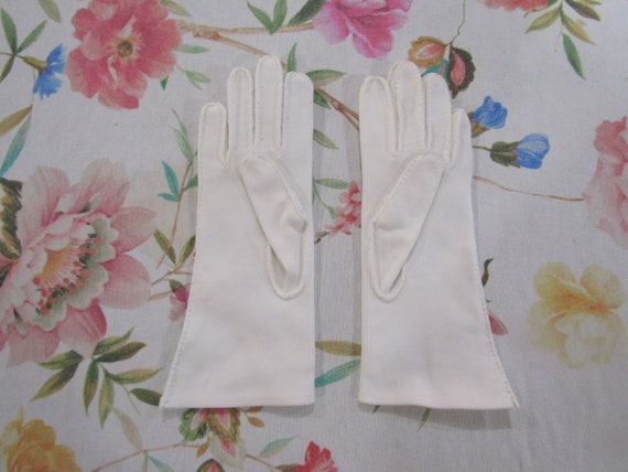 Vintage White Cotton Gauntlet Gloves with White S… - image 2