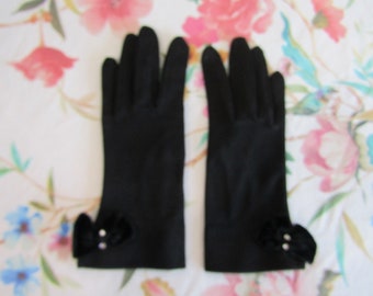 Luvas de noite vintage, novas, em algodão preto, com laços de veludo e strass -- Comprimento da pulseira: 21,5 cm -- Tamanho 6 1/2 -- Leilão nº 3489-0324