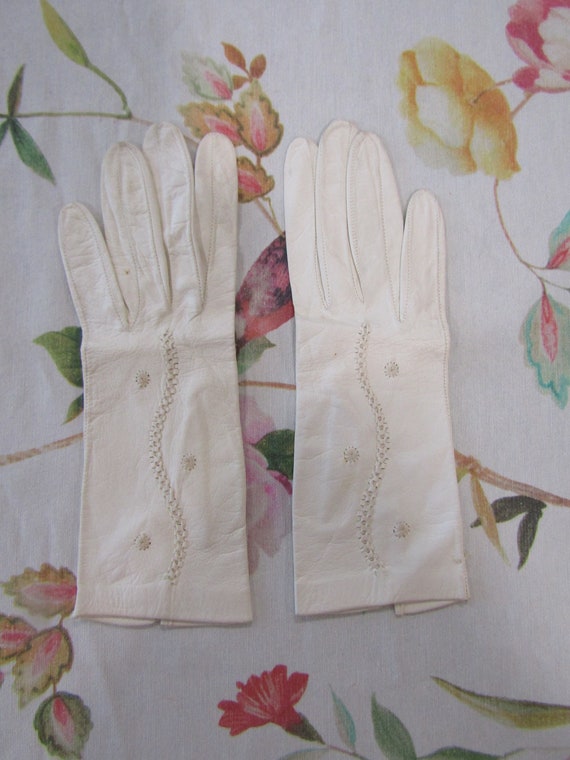 Vintage PRE-OWNED White Kid Leather Gloves--9" Br… - image 1