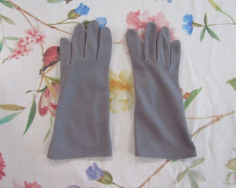 Vintage Simple & Classic Gray Nylon Gloves--8.5" Wrist or Bracelet Length--Size 7---Glove Auction #3276--1123