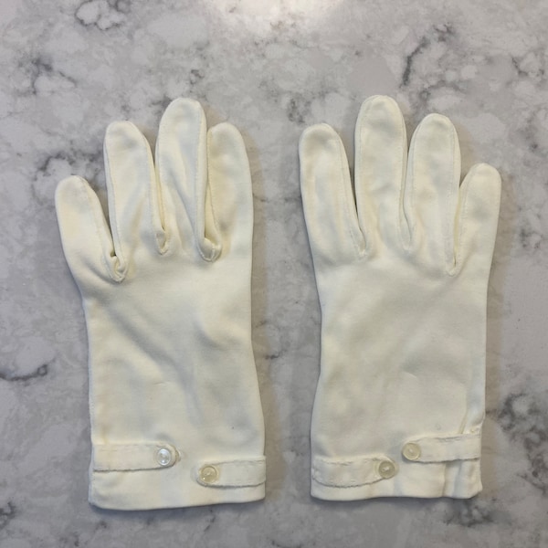 Vintage Cream White Cotton Gloves with Buttons--7.5" Wrist or "Shorties" Length----Size 7    Glove Auction #3219--1123