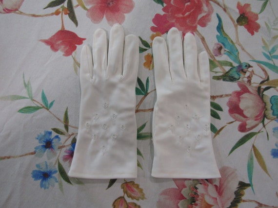 Vintage White Nylon Evening Gloves----9" Bracelet… - image 1