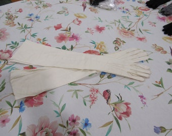 Vintage PRE-OWNED White French Kid Leather Gloves--23" Opera Length---Pearl Buttons--Washable---Size 7 --Glove Auction #3567-0424