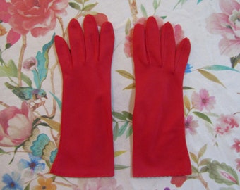 Guantes vintage de nailon rojo auténtico (pulsera de 23 cm, talla 6 1/2). Subasta n.° 1631-0822.