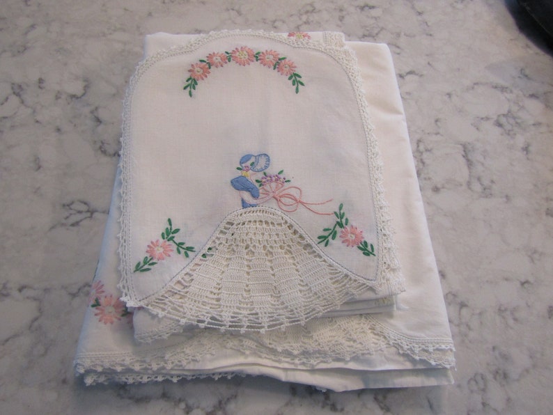 Vintage New- 2 Pillowcases--Dresser Runner--2 Doilies-Artfully Embroidered -SOUTHERN BELLE Matching Set Full Cotton Flat Sheet Never Used