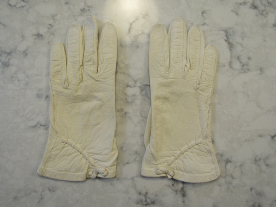 Vintage Cream White Kid Leather Gloves---8" Wrist… - image 1