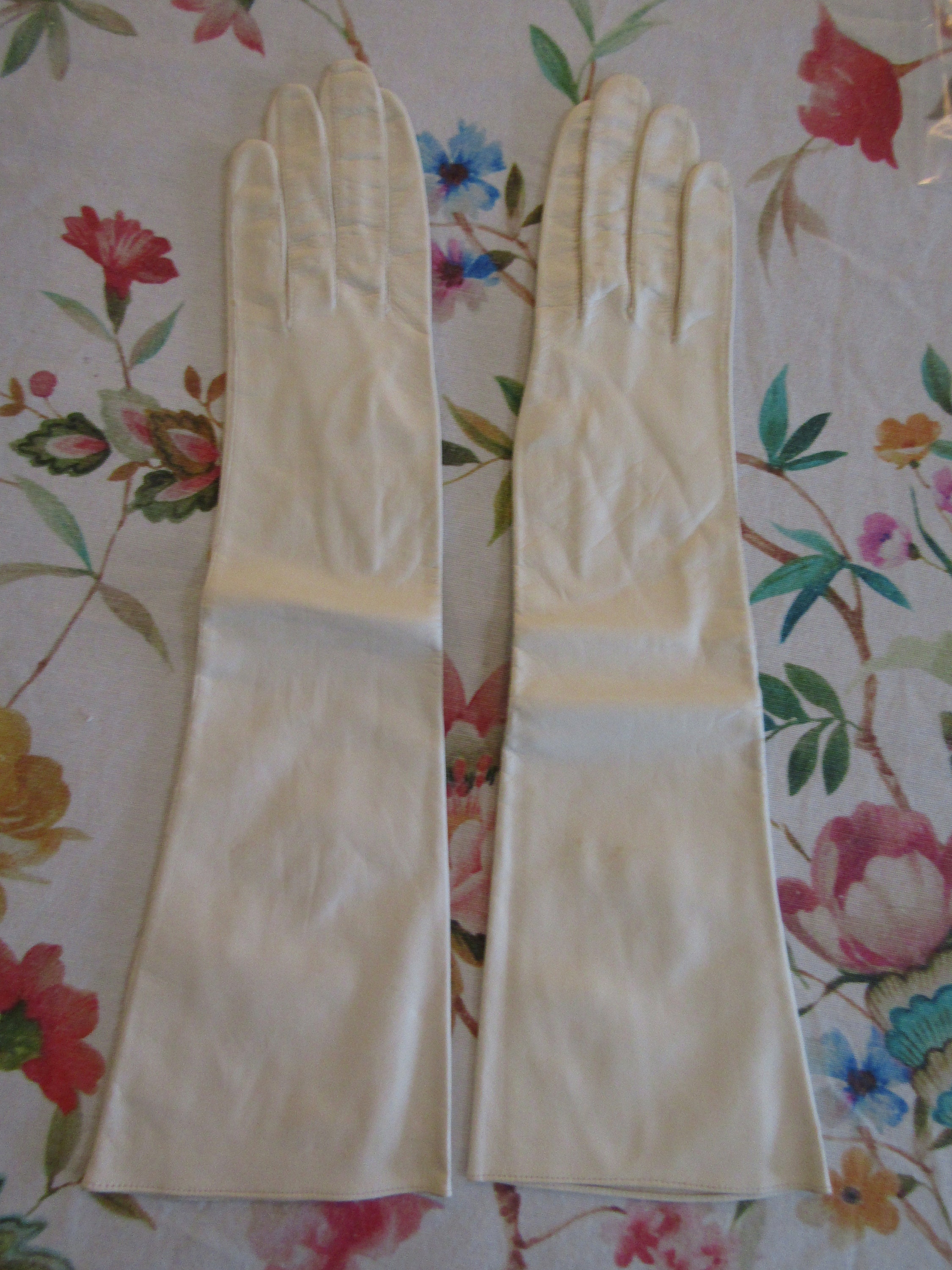 VIOLA WEINBERGER New NOS Dead Stock French White Kid Leather Gloves--Lined--Washable--15" Elbow Length--Size 6 1/2  Glove Auction #1557-0722