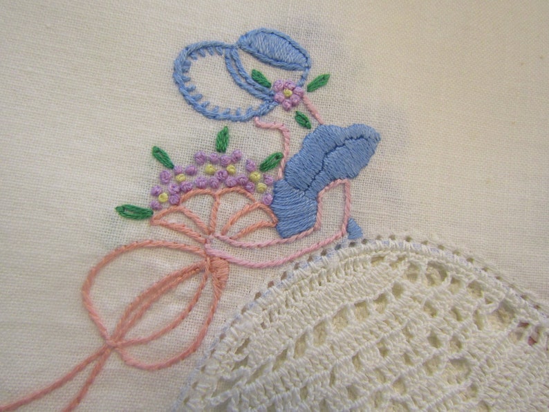 Vintage New- 2 Pillowcases--Dresser Runner--2 Doilies-Artfully Embroidered -SOUTHERN BELLE Matching Set Full Cotton Flat Sheet Never Used