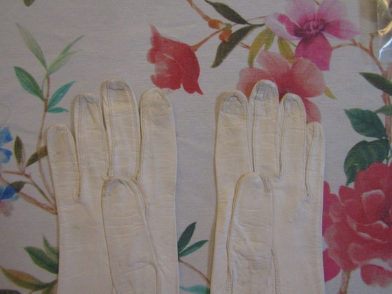 Vintage White French Kid Leather Gloves--15" Brac… - image 3