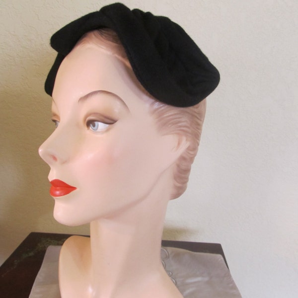 Vintage Reproduction of Filbert Orcel Black Wool Asymmetrical Pleated Close Skull Toque Cocktail Evening Hat