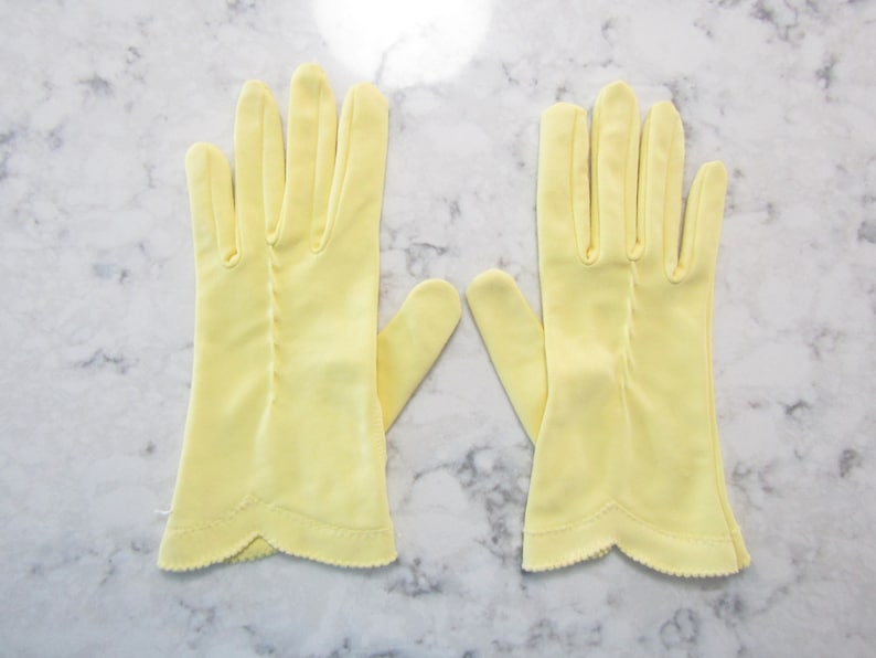 Vintage New Unused Yellow Wrist Length Stretch Nylon Gloves---8--Size 7 12 to 8--Glove Auction #7227--0219