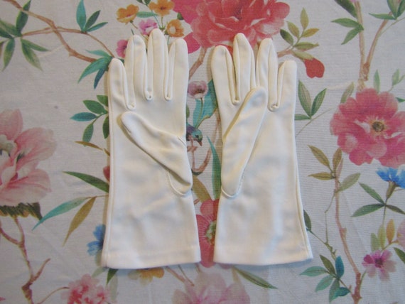 Vintage White Nylon Embroidered Gloves---9" Brace… - image 3
