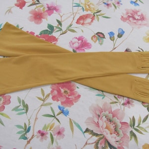 Vintage Harvest Gold Nylon Mousquetaire Aftonhandskar---22" Opera Längd- Storlek 7 ---Handskeauktion # 3544--0424