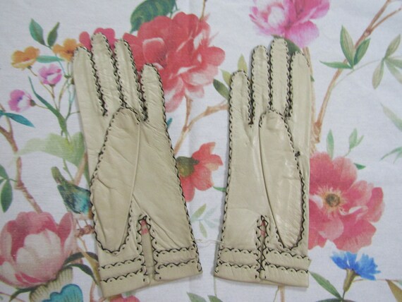 Vintage New NOS Dead Stock Beige Leather Gloves w… - image 4