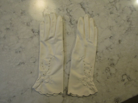 Vintage White Nylon Gloves with Embroidered Eyele… - image 1