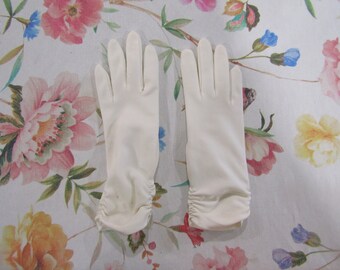 Vintage White Nylon Ruched Cuffed Gloves --10" Bracelet Length---Size 6 1/2 --Glove Auction #3532-0324