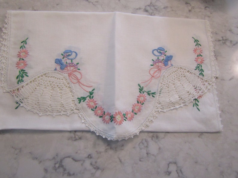Vintage New- 2 Pillowcases--Dresser Runner--2 Doilies-Artfully Embroidered -SOUTHERN BELLE Matching Set Full Cotton Flat Sheet Never Used