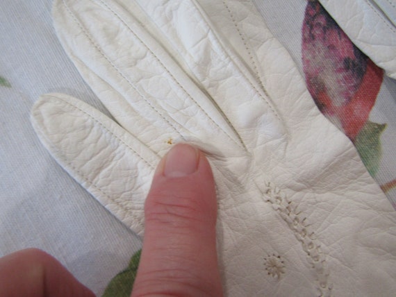 Vintage PRE-OWNED White Kid Leather Gloves--9" Br… - image 5