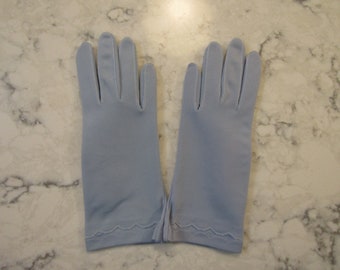 Vintage NOS New NWT's Dead Stock Baby Blue Nylon Handschuhe --- 8,5 "Armbandlänge --- Größe 6 bis 7 --- Handschuh Auktion # 3391-0224