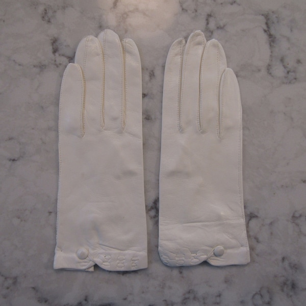 Vintage New NOS Dead Stock White Italian Kid Leather Gloves with Buttons---7.5" Wrist Length---Size 6--Auction #3100--0823