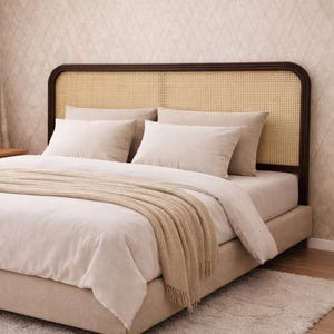 Natürliches Rattan Kopfteil Handgemachter Cane Bettrahmen | Helles Holz Boho Schlafzimmer Dekor | Gewebtes geschwungenes Kopfteil