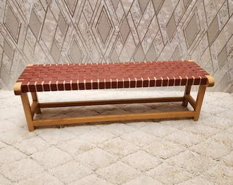 Banco de entrada con correa de cuero hecho a mano, asiento de pasillo estilo bohemio y de granja de madera maciza, banco al final de la cama, regalo único para ella y inauguración de la casa.