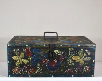 Vintage Wooden Chest - Rustic Storage Trunk with Lid - Antique Keepsake Box - Decorative Wood Crate - Farmhouse Organizer Decor