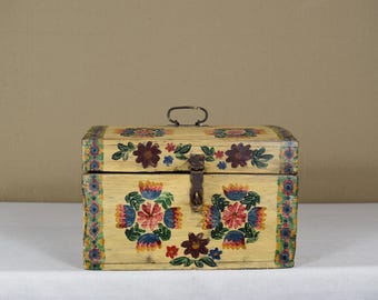 Vintage Wooden Chest - Rustic Storage Trunk with Lid - Antique Keepsake Box - Decorative Wood Crate - Farmhouse Organizer Decor