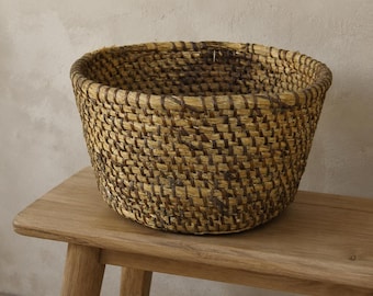 Antique Wicker Straw Basket - Handwoven Rustic Farmhouse Organizer - Boho Decor