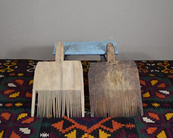 Peine de lana de madera antiguo - Herramienta textil primitiva - Preparación de fibra de rueca