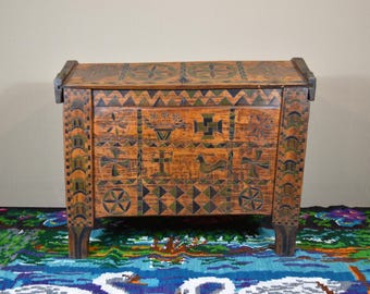 Vintage Wooden Chest - Rustic Storage Trunk with Lid - Antique Keepsake Box - Decorative Wood Crate - Farmhouse Organizer Decor