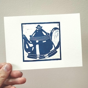 Linolschnitt &quot;Preußischblaue Teekanne&quot;, &quot;Vintage-Becher&quot; und &quot;Sternenkaffeetasse&quot; - Vintage-Küchenkunst - Preußischblaue Tinte