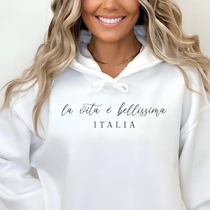 La Vita é Bellissima Hoodie, Italian Quote Hoodie, Cozy Italia Travel Hoodie, Italy Hoodie, Vintage Italian Pullover, Amalfi Coast, Positano