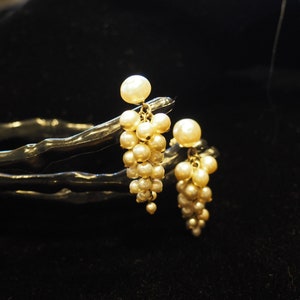 Vintage  Pearl Cluster Earrings/ Screw back Earrings/ Dangle Earrings