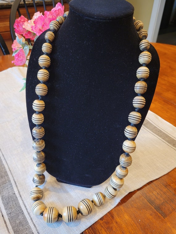 Long wooden bead necklace - Gem