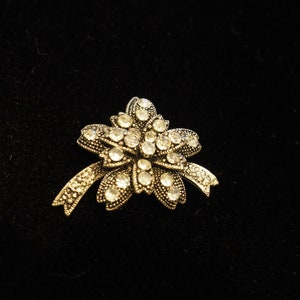 Vintage Bow Brooch / Crystal Brooch/ Medieval or Renaissance costume/ Steampunk/ Cosplay