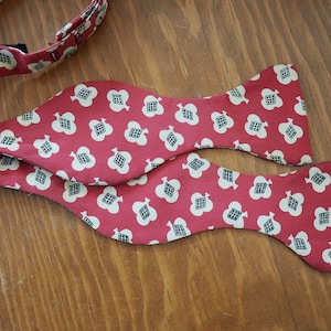 Vintage Silk Bow Tie/Harvey LTD Exclusive Design, Men's Tie, 100% Silk